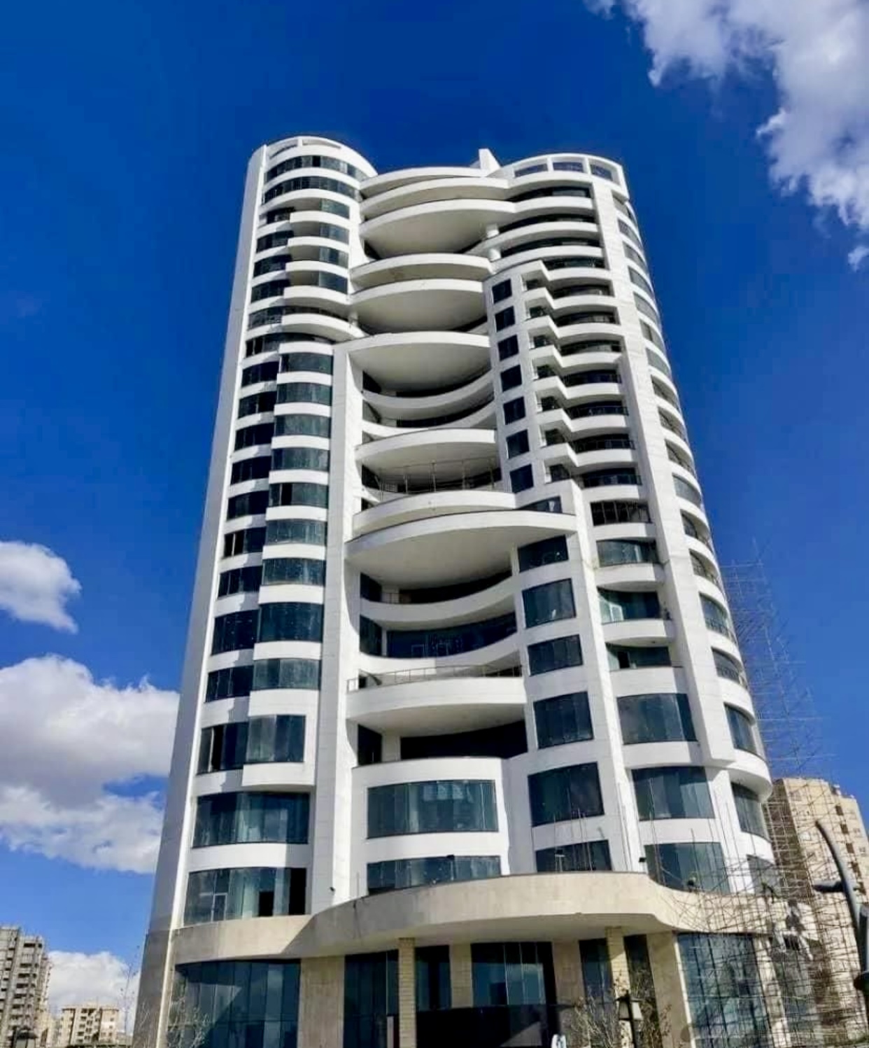 ملک تجاری بهترین لوکیشن منطقه ۲۲ زاگرس لکسون