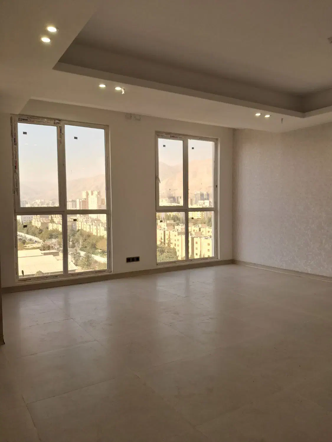 رهن‌کامل در رونیکا پالاس کوهک ۱۲۰متر چیتگر